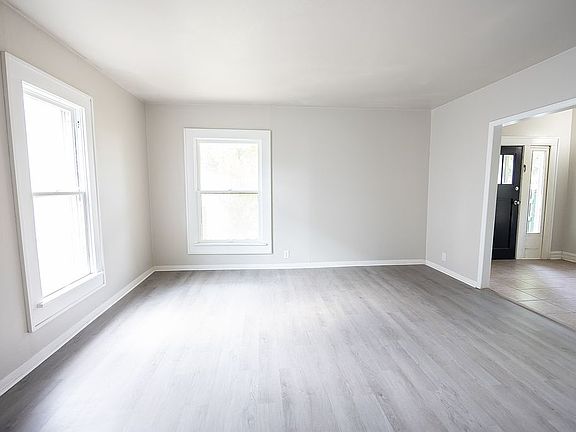 5th image of 413 E Hazel Ave