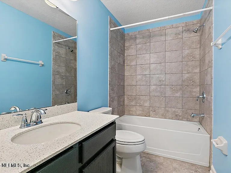 526 Richmond Dr — Photo 9