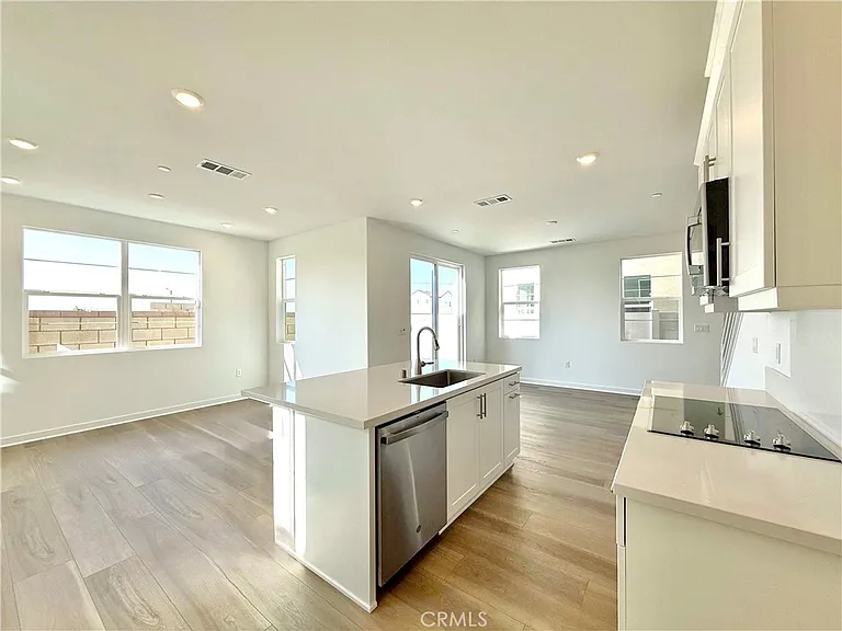 4553 S Patterson Paseo — Photo 4