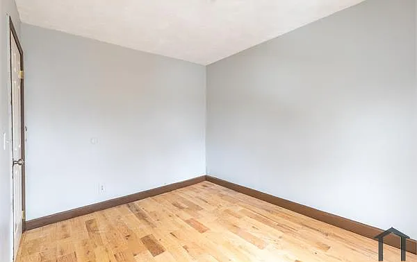 327 Saxton St #327 — Photo 12