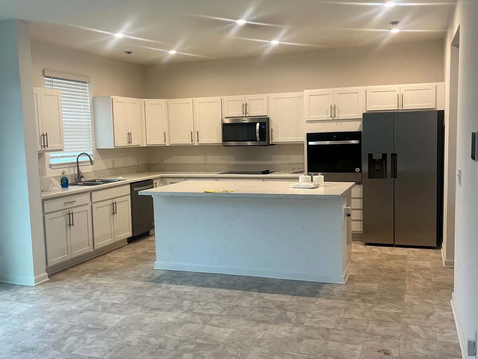 4 bed, 2.5 bath, 2993 sqft, $2,700 — Photo 3