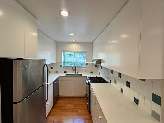 3rd image of 1346 N Laurel Ave APT 102