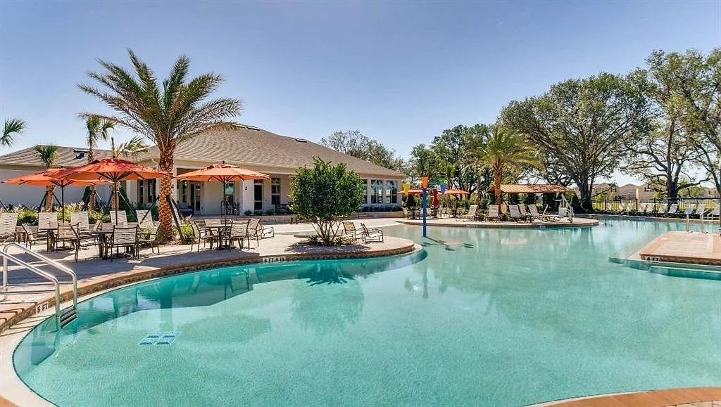 4 bed, 2.0 bath, 2038 sqft, $2,700 — Photo 2