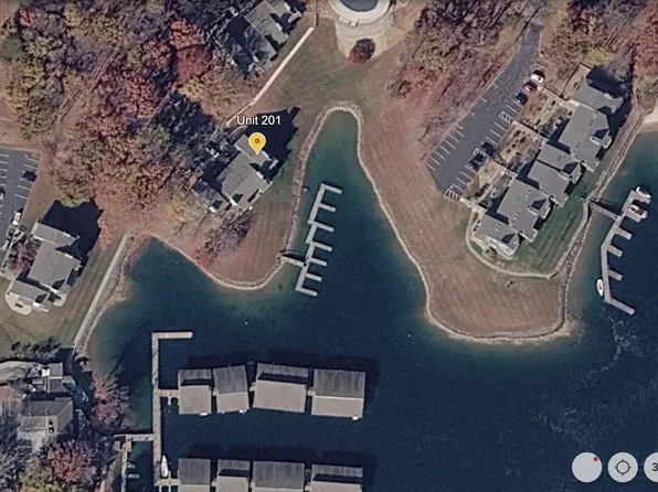 100 Dockside Cir Unit 201, Moneta, VA 24121