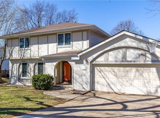 1504 NW 104th St, Clive, IA 50325