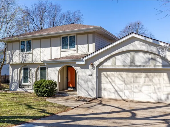 1504 NW 104th St, Clive, IA 50325