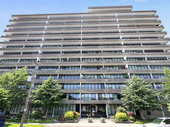 370 Dominion Ave #405, Ottawa, ON K2A 3X4