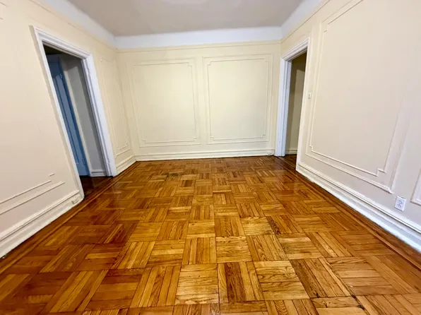 209 Bennett Avenue image 1 of 7