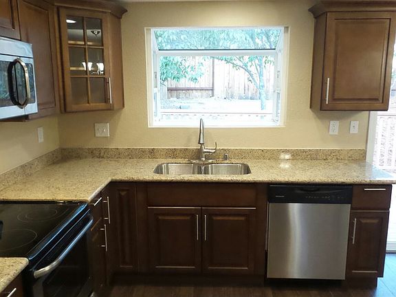 5th image of 521 Eagle Nest Dr
