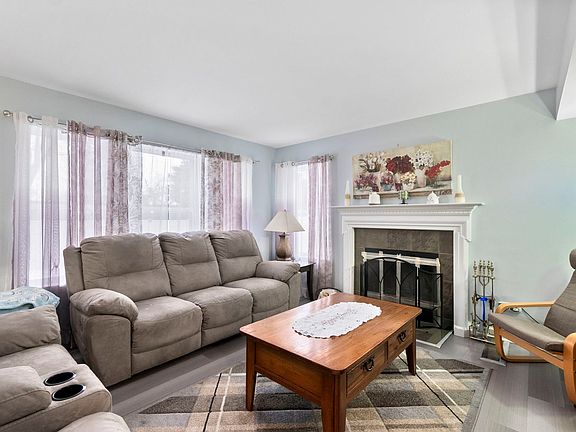 5th image of 21460 Carlton St