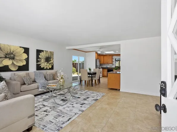 2709 Lancelot Dr, Oceanside, CA 92054