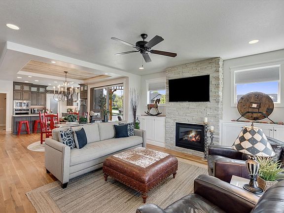 3rd image of 11267 W Petunia Dr