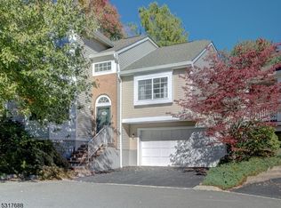 18 Fernwood Ter, Gillette, NJ 07933
