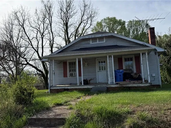 223 Cedarbrook Rd, Jonesville, NC 28642