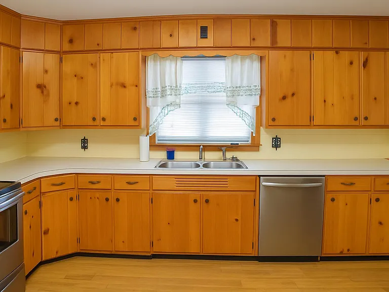 1160 Forest Hill Rd — Photo 11