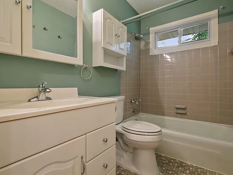 3319 Donald Ave — Photo 6