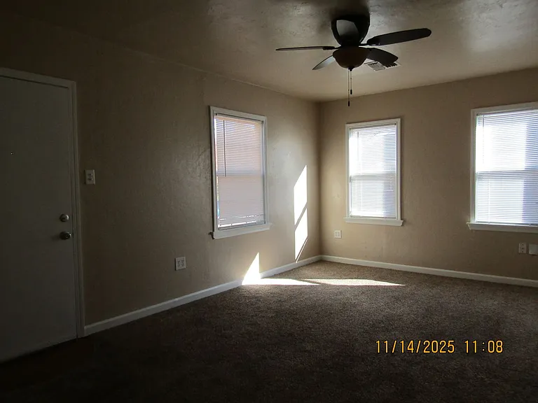 1206 NW Oak Ave — Photo 5