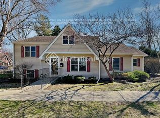 542 E Hickory St, Hinsdale, IL 60521