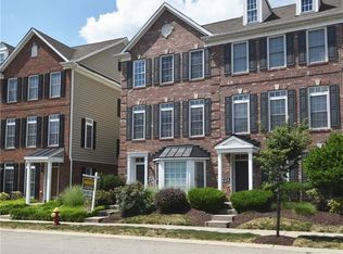 226 Park Square Ln, Pittsburgh, PA 15238