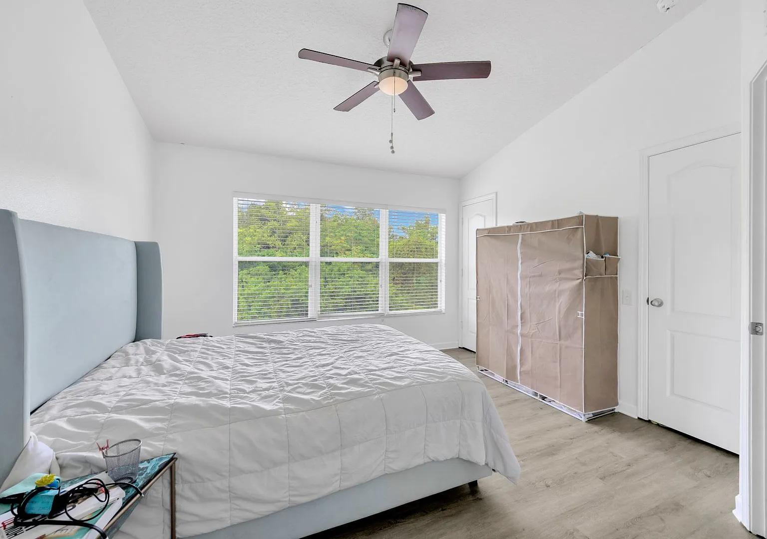 Charming Riverview Townhome with Screened Patio — Photo 4