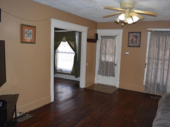 4th image of 627 E 4th St