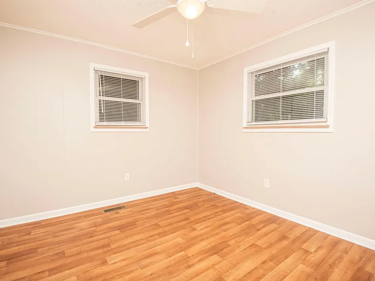 136 Harrison Ln — Photo 31