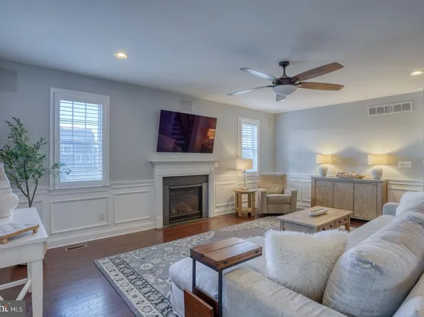 513 Spring Hollow Dr, Middletown, DE 19709