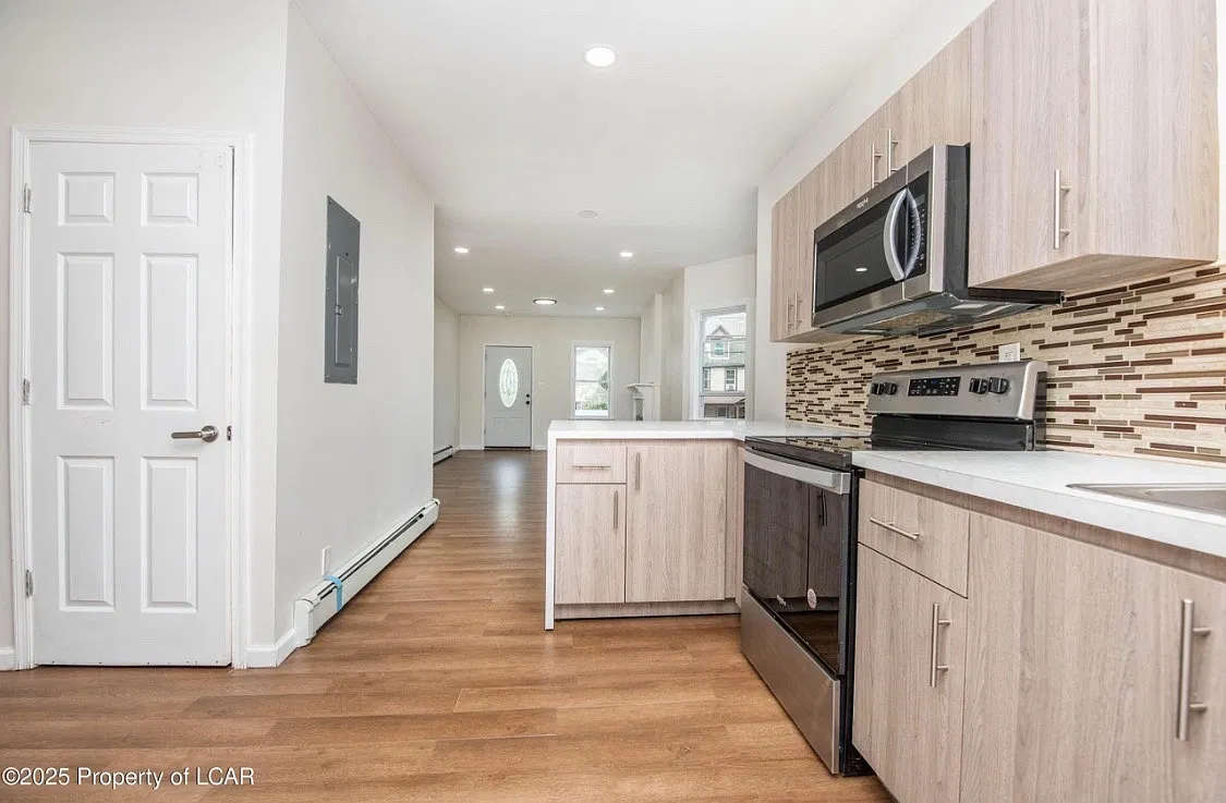 3 bed, $1,500 — Photo 3