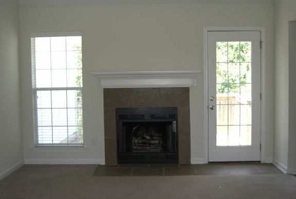 GREAT ROOM W/FIREPLACE