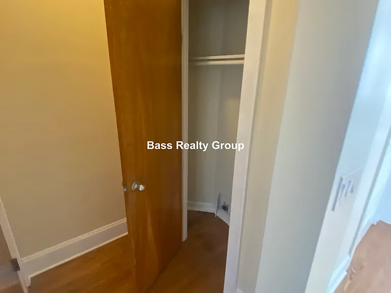 914 Crain St #3N — Photo 6