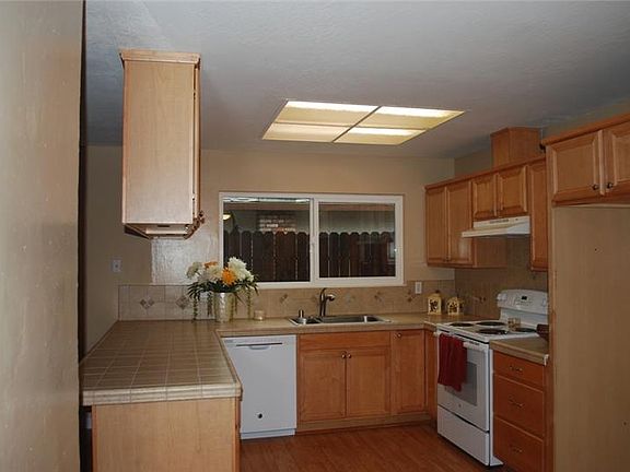 5th image of 437 Yuba Pl