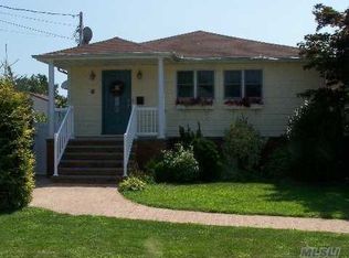 6 Cleveland Pl, Massapequa, NY 11758