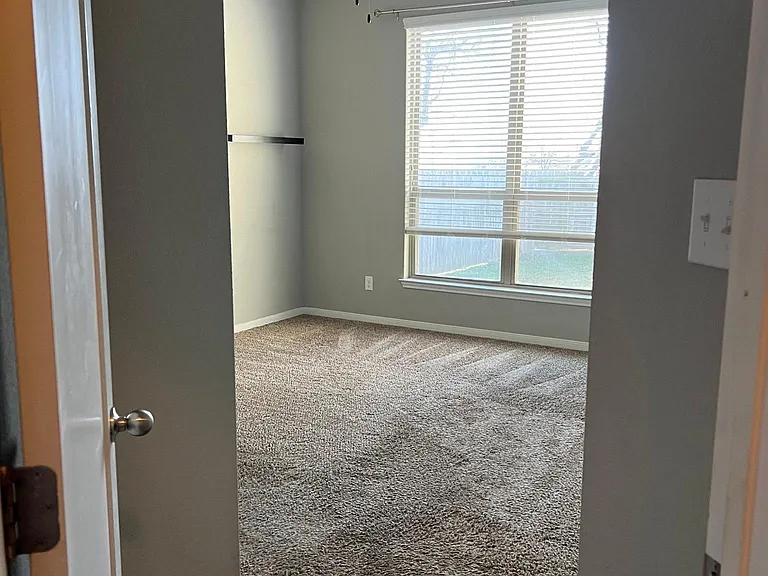 8119 Redbrush — Photo 27