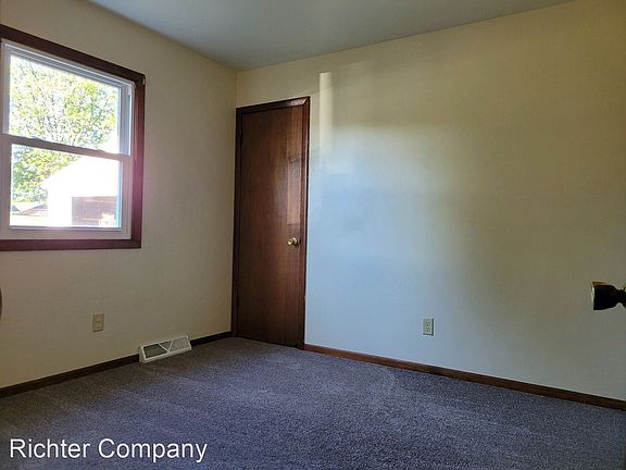 4th image of 3307 Burlingame Ave SW