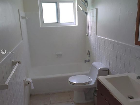 5th image of 8221 Crespi Blvd #B
