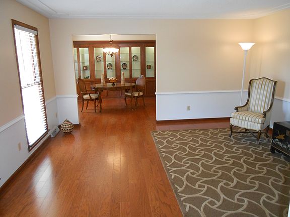 5th image of 201 Lakeview Dr
