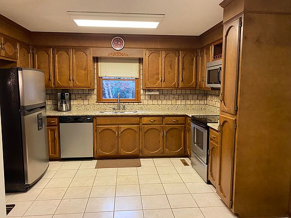 3rd image of 1020 Water Oak Dr SW