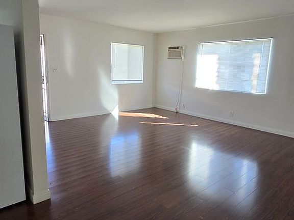 5th image of 4743 Beverly Blvd APT 4