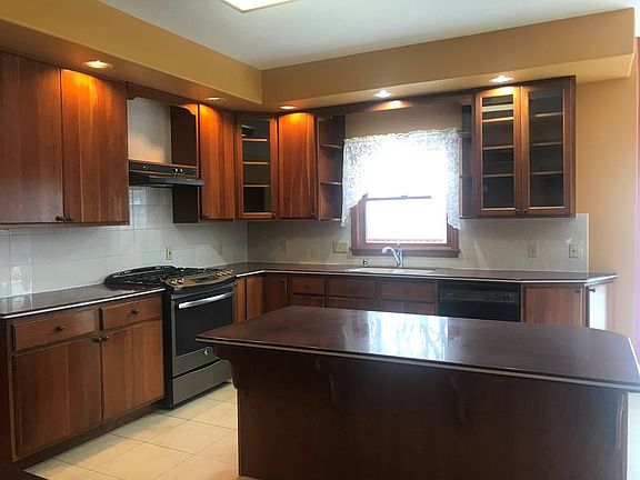4th image of 214 Lancelot Dr