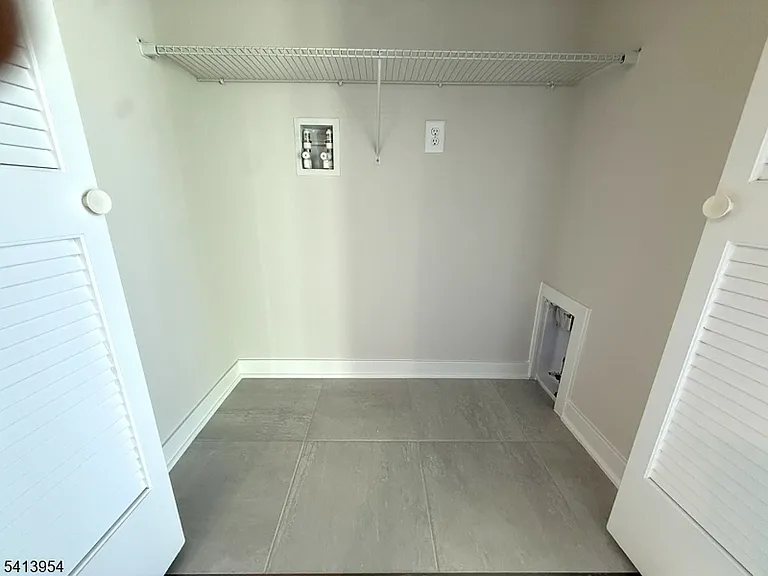 106 E Stiger St — Photo 23