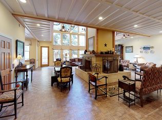 407 E River St, Red River, NM 87558