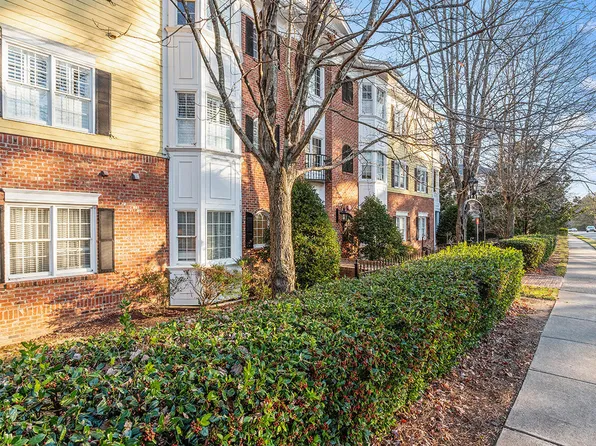 7520 Lead Mine Rd APT 304, Raleigh, NC 27609