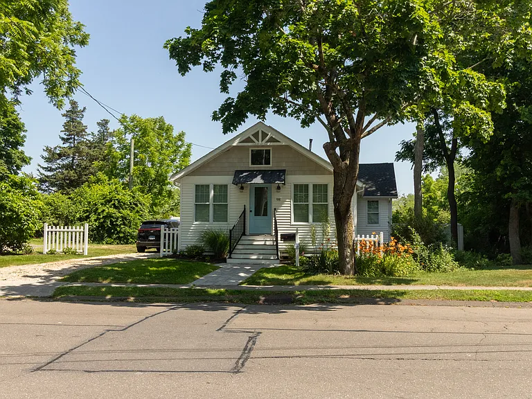 98 Union St — Photo 27