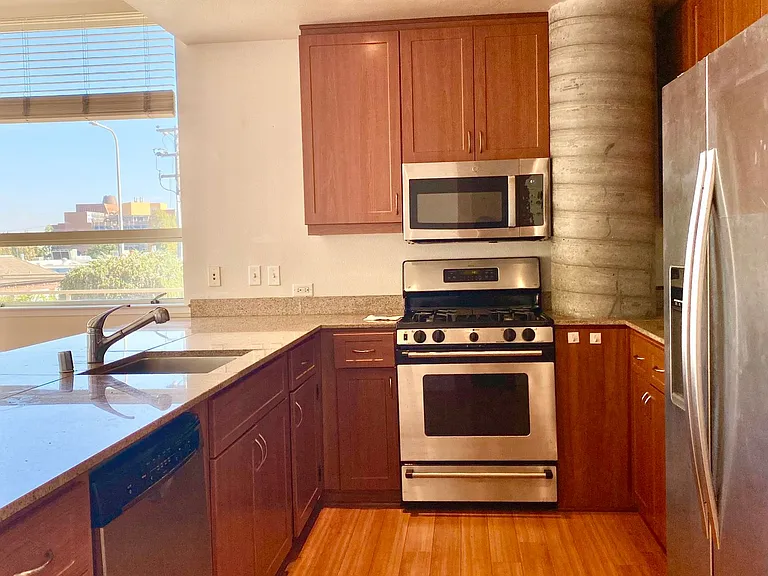 5855 Horton St #412 — Photo 4