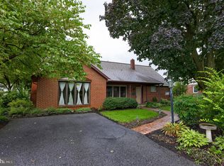 6391 Sundra Dr, East Petersburg, PA 17520