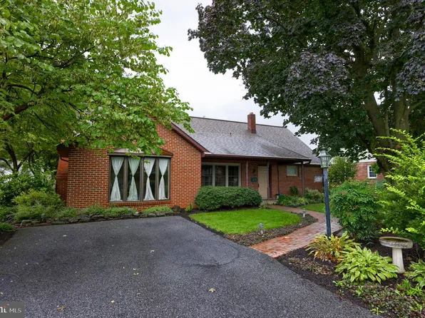 6391 Sundra Dr, East Petersburg, PA 17520
