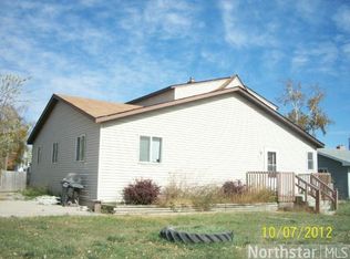 445 W Yellowstone Trl, Buffalo Lake, MN 55314
