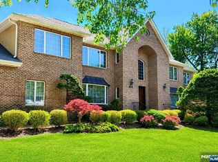 604 Grandview Ter, Franklin Lakes, NJ 07417