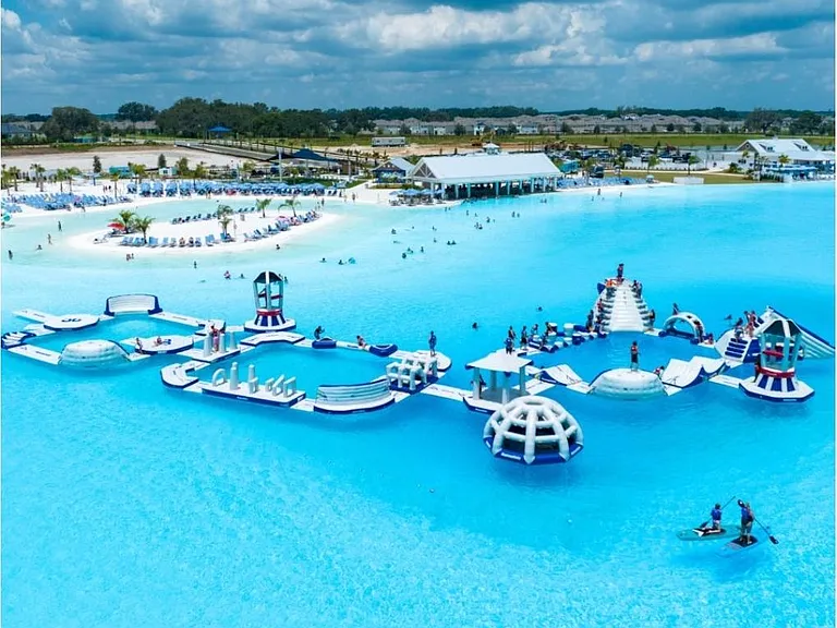 Crystal Water Lagoon 10 minutes away