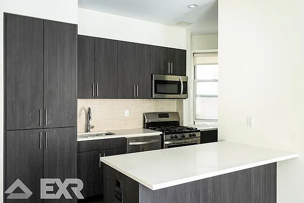 Rented by EXR | media 9